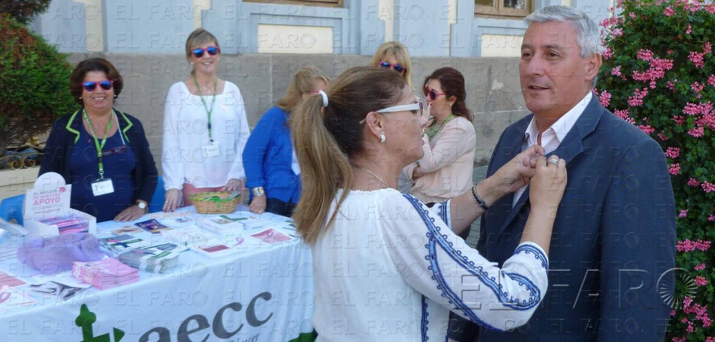 AECC informa sobre los servicios para enfermas de cáncer de mama