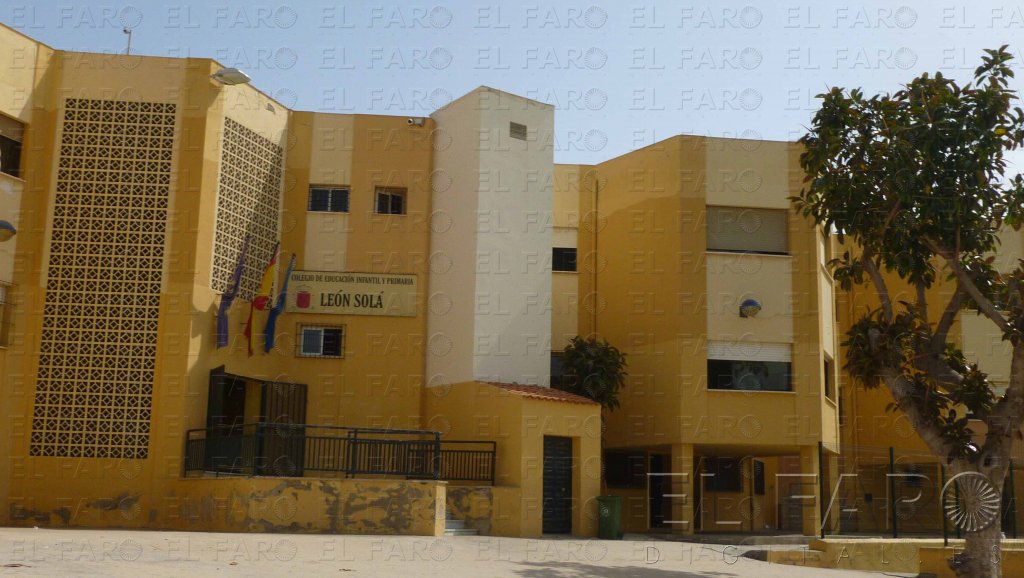 Un alumno de 11 años del León Solá agrede “con patadas y puñetazos” a su maestro
