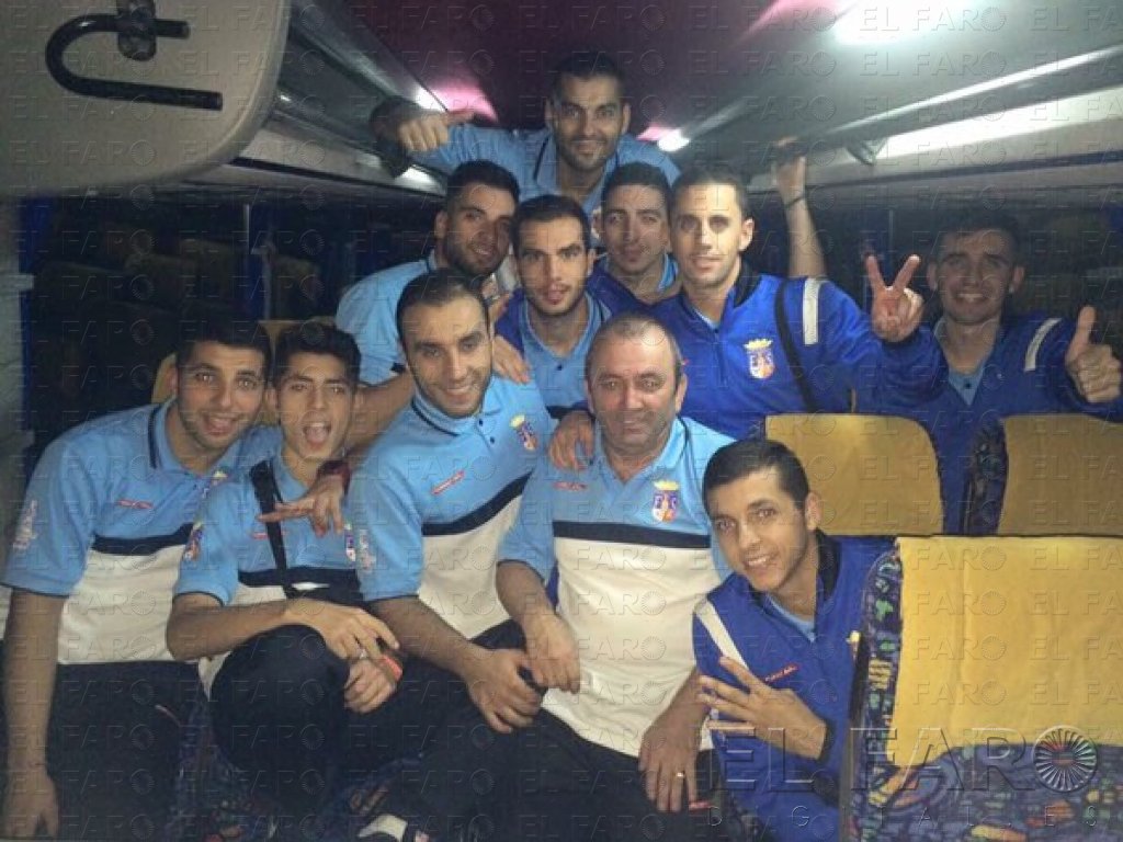 Componentes de la plantilla del Melilla FS celebrando la victoria.