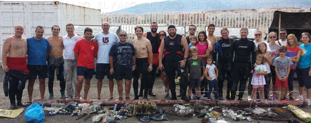 Recogen 200 kilos de basura del fondo marino