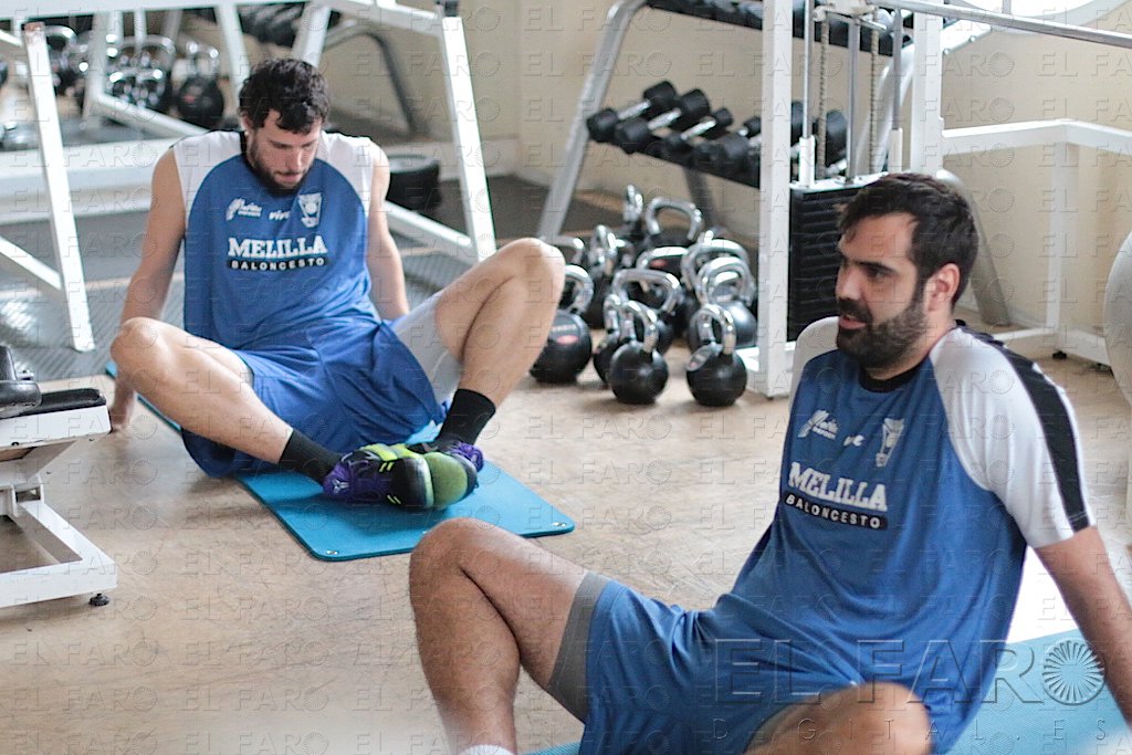 La plantilla se pone el mono en una doble sesión
