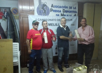 fotosmelilla 2015 11 24 DEPORTE MELILLA 1 Los campeones reciben sus trofeos Antonio Urgoiti y Juan García ganan el II Trofeo de futbolín