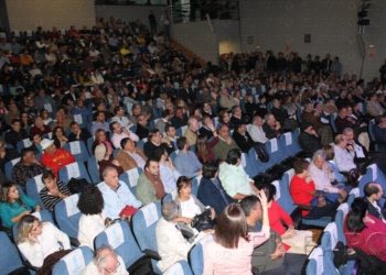 Un PEC lleno y un recuerdo a Gutiérrez tras 19 años “en la primera línea de la política”