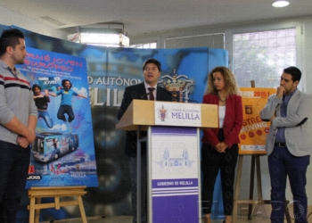 fotosmelilla 2015 11 28 P 1 IMG 3670 Juventud y CaixaBank sortean viajes entre los usuarios del carné joven