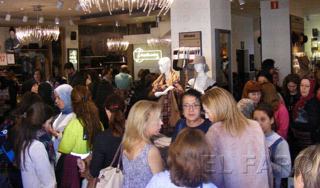 El ‘black friday’ y el Melilla Mobile Zone llenan las calles de la ciudad