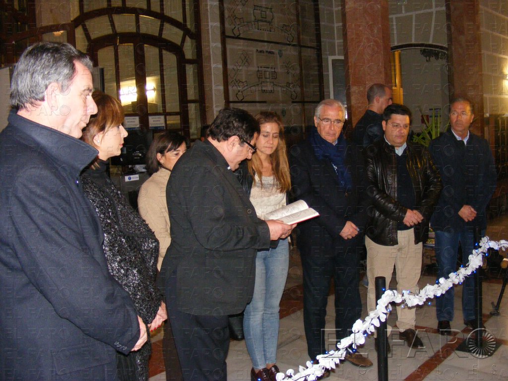 El árbol de Navidad y el nacimiento ya lucen en el Palacio de la Asamblea