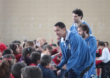 fotosmelilla 2015 12 10 DEPORTE MELILLA 23 05 El Melilla Baloncesto se vuelca con los escolares melillenses