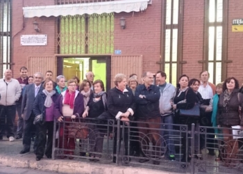 Vecinos del Tesorillo se manifiestan para pedir a su presidente que deje la asociación