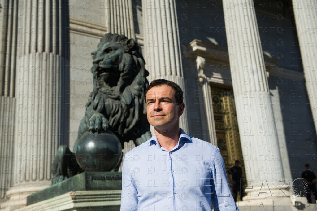 Andrés Herzog. Portavoz de UPyD y candidato a la Presidencia del Gobierno: “Las concertinas violan convenciones que ha firmado España”