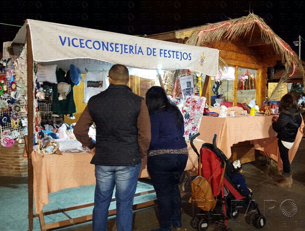 Los artesanos del mercado navideño se plantean el futuro por las escasas ventas