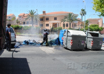 fotosmelilla 2016 01 02 manuel DSC 0575 Tres contenedores y un vehículo fueron incendiados durante la Nochevieja