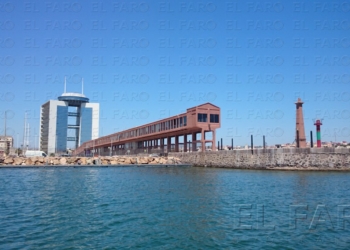 fotosmelilla 2016 01 02 manuel DSC 2964 La Guardia Civil rescata a un joven magrebí que se arrojó al mar y busca el cuerpo de otro