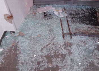 fotosmelilla 2016 01 05 dori 7 2 Dos menas roban 500€ tras reventar la persiana de una zapatería del centro