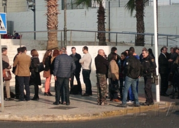 fotosmelilla 2016 01 26 dori 12 1 Los trabajadores de las Torres del V Centenario, en la calle unas horas