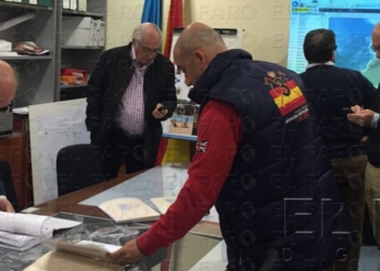 El gabinete de crisis se constituye minutos antes de las 6:00 horas