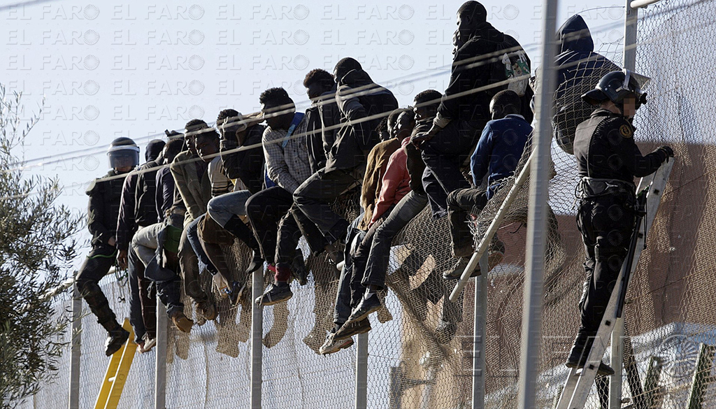 Una treintena de subsaharianos intenta entrar en Melilla por Aguadú