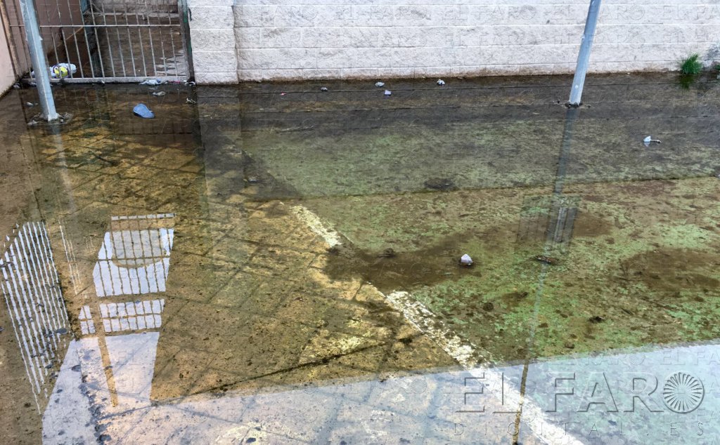 Charcos de aguas fecales inundan los alrededores de La Purísima