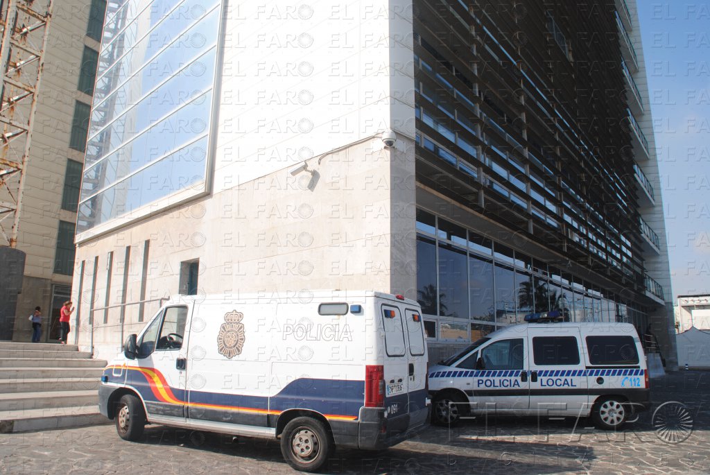 Condenado a un año por robar objetos de un coche tras forzar su cerradura