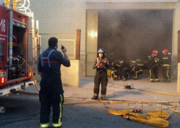 fotosmelilla 2016 02 14 dori 15 1 El incendio de una máquina provoca un denso humo en un almacén en Farhana