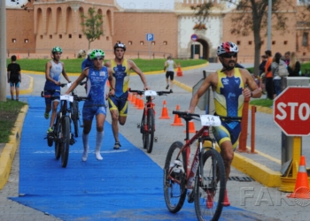 fotosmelilla 2016 02 20 DEPORTE MELILLA 28 01 Una centena de duatletas en la salida