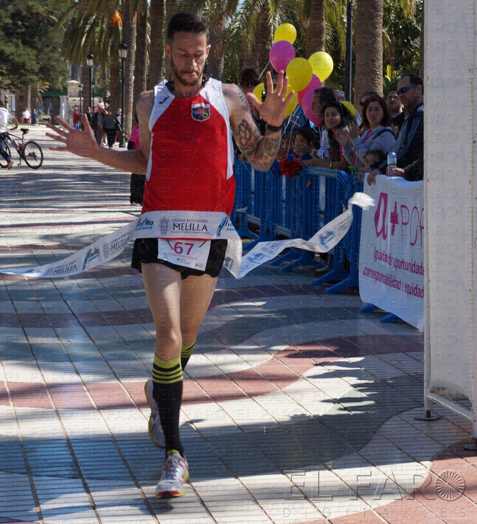 Benjamín Moreno gana en la Carrera de la Mujer de Melilla