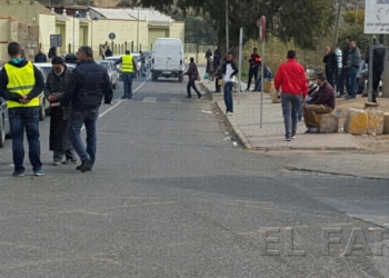 fotosceuta 2016 03 16 P CdlGFCkW4AAqtsu (1) Los porteadores ponen ‘chalecos’ en Farhana a raíz de una rebelión