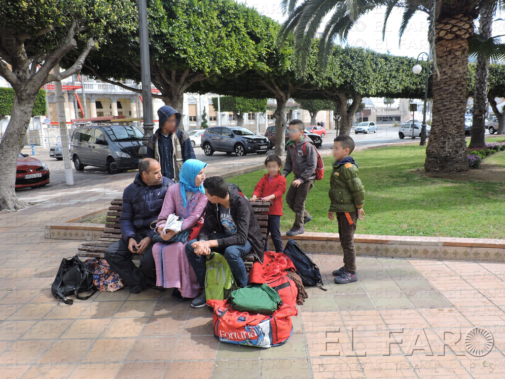 Una familia numerosa, en la calle y sin sitio en el albergue por no estar empadronada