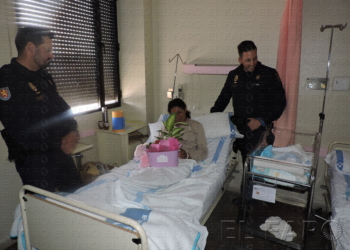 fotosceuta 2016 03 24 Melilla Manuel DSCN8588 Los policías que auxiliaron a una mujer de parto acuden a visitarla al hospital