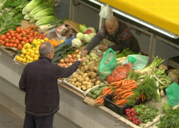 fotosceuta 2016 03 29 P 12 1 El Mercado Central sobrevive a la venta en ‘cubos’ por su calidad y precio