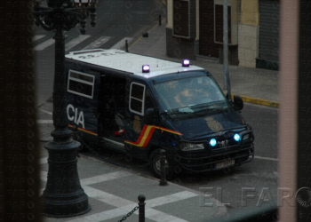 fotosceuta 2016 04 01 Melilla Manuel policia Nacional64 Agrede a un policía y rompe el cristal del coche donde lo llevaban detenido