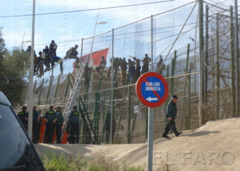 fotosceuta 2016 04 09 Tania P1360326 Ocho inmigrantes saltan la valla de Melilla