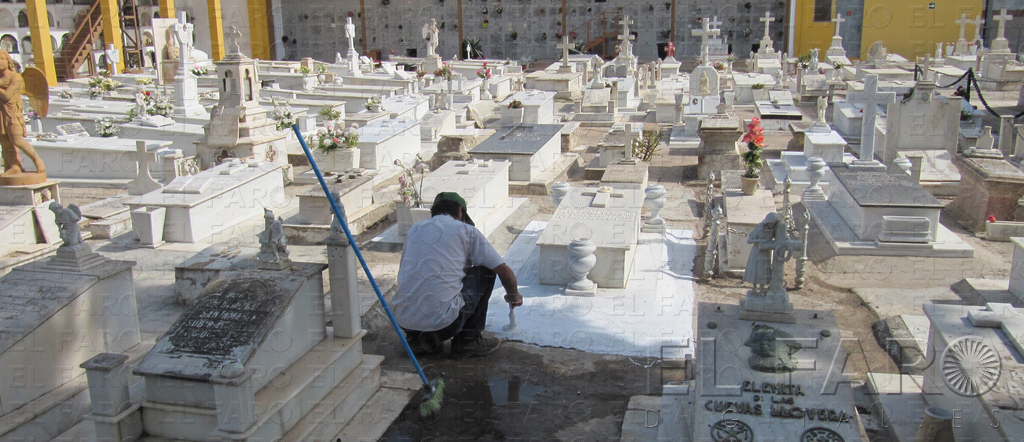 El cementerio avisa de que si no cubren las vacantes, quedarán muertos sin enterrar