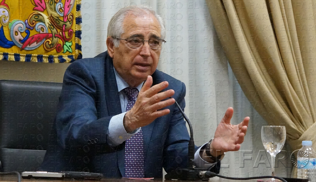 Imbroda afirma que hoy va a destituir a los dos viceconsejeros de Presidencia