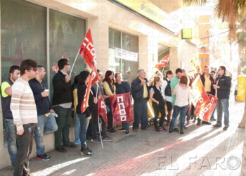 fotosceuta 2016 04 27 dori CIMG3783 Concentración contra los recortes de personal en Correos