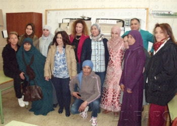 Moreno visita a un grupo de alumnas del curso de mantenimiento de edificios