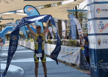 fotosmelilla 2016 04 11 DEPORTE MELILLA 19 01 Óscar López gana el triatlón olímpico