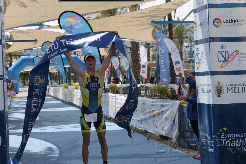 Óscar López gana el triatlón olímpico