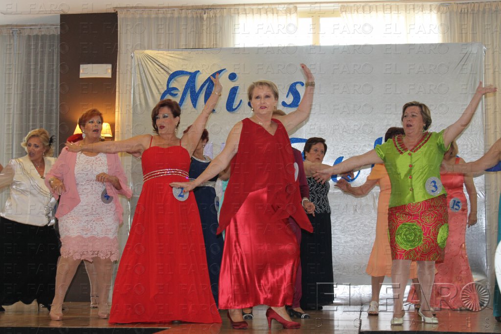 Loli Andújar se convierte en la Miss Aulas 2016 en el Hotel Melilla Puerto