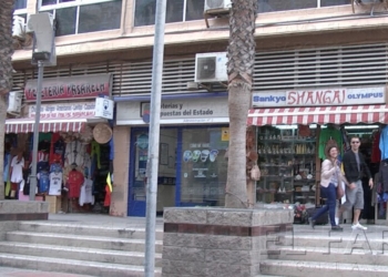 fotosmelilla 2016 04 16 dori ventas04 Los comercios locales abrirán hoy sus puertas para acoger a los corredores