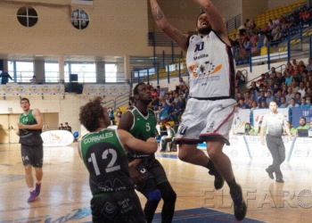 fotosmelilla 2016 04 25 DEPORTE MELILLA 22 01 La afición local ayuda a poner el 2-0 en los playoffs