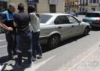 fotosceuta 2016 05 02 Manuel Melilla DSCN9606 Un vehículo embiste a otro por detrás en la calle Castelar