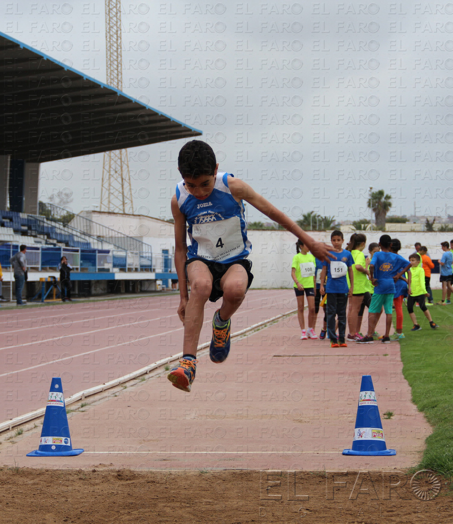 Atletismo: Las gacelas del futuro compiten en el Álvarez Claro l Los más jovenes disfrutaron de una buena jornada de atletismo en el Álvarez Claro