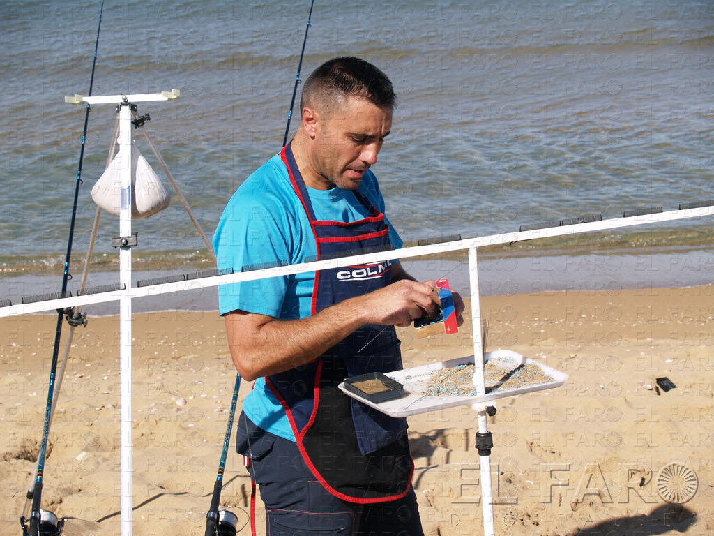 Los pescadores toman las playas de Melilla