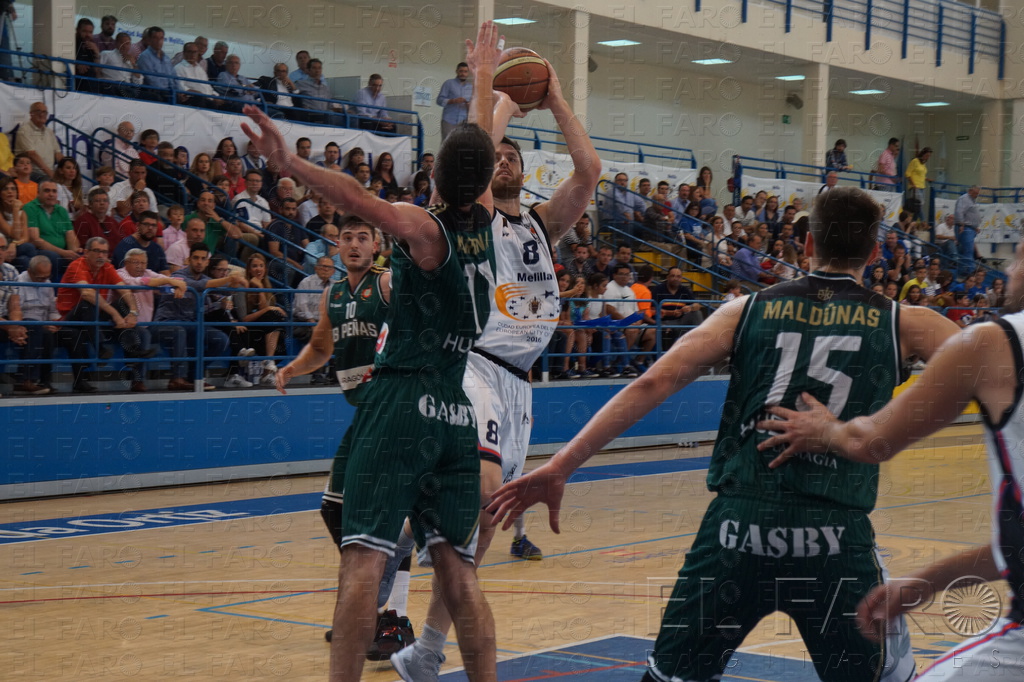 El Melilla BC tiene un pie y medio en la ACB tras el 2-0