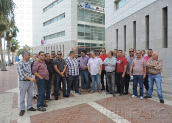 fotosceuta 2016 05 25 Manuel Melilla DSCN9968 Unos 40 taxistas apoyan a un compañero juzgado por un altercado con un ‘pirata’
