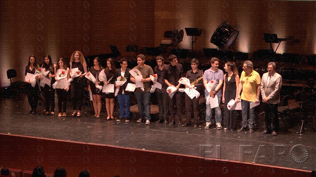 Durante el acto se hizo entrega de los diplomas a los alumnos de último curso.