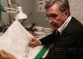 fotosceuta 2016 06 03 Manuel Melilla enrique trabajando “La exposición está basada en muchos recuerdos de mi infancia”