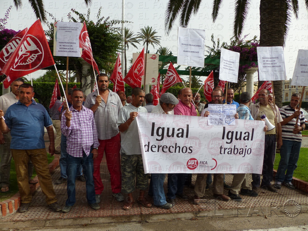 Los trabajadores transfronterizos continuarán con las concentraciones para pedir agilidad en la tramitación de los permisos de trabajo