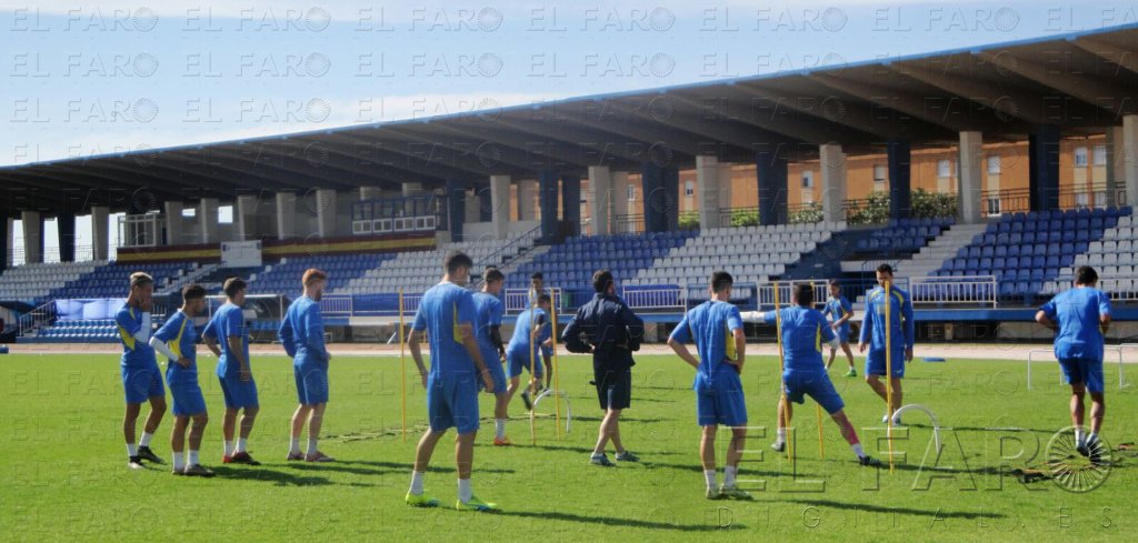 Reforzar las bandas, prioridad del club