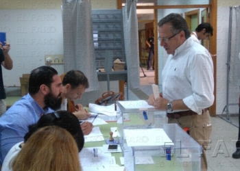 fotosmelilla 2016 06 27 Alejandro DSC 0062 De Castro, el candidato más madrugador para votar en el 26-J